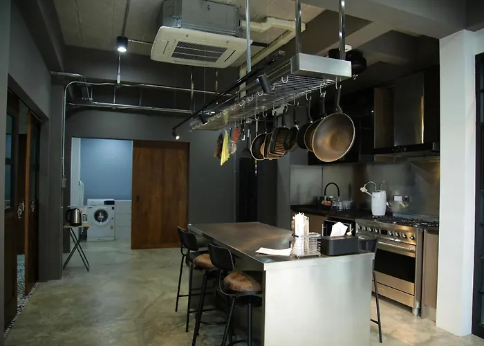 Chic Ekkamai Escape Near Bts, Dining & Nightlife * Bangkok