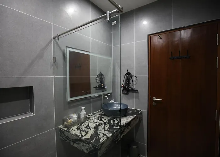 Chic Ekkamai Escape Near Bts, Dining & Nightlife