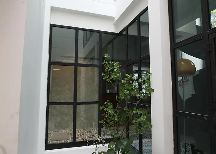 Chic Ekkamai Escape Near Bts, Dining & Nightlife *
