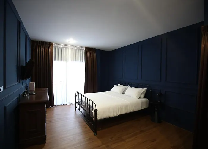 Chic Ekkamai Escape Near Bts, Dining & Nightlife * Bangkok