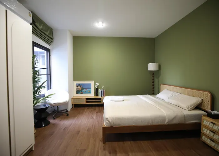 Chic Ekkamai Escape Near Bts, Dining & Nightlife *
